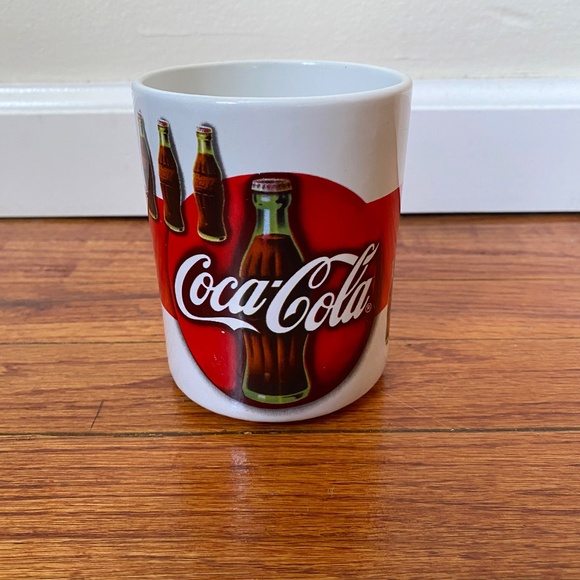 Set of 3 1997 Coca-Cola® Collector Mugs - Picture 5 of 16